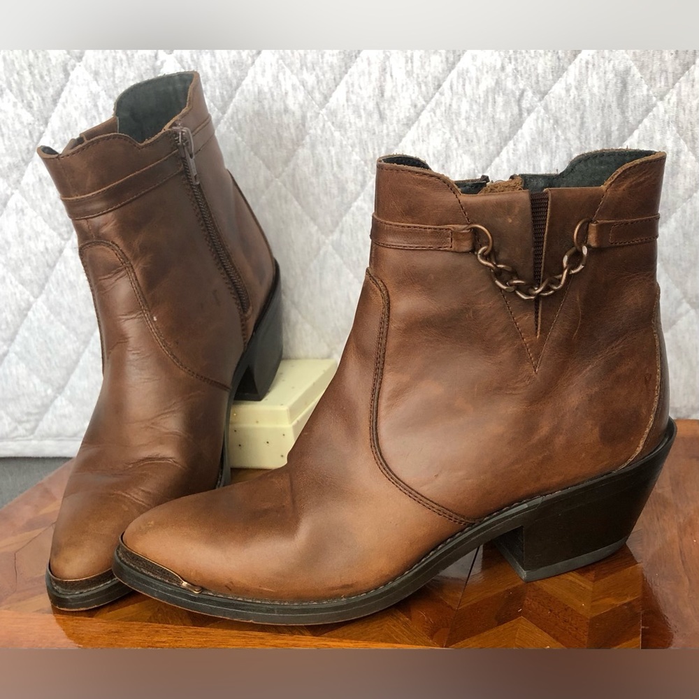 Durango brown leather booties